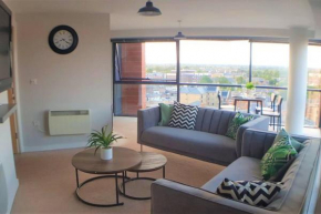 Catchpole Stays - Marconi Plaza- a 2 bed, 2 bathroom apartment with city views in the heart of Chelmsford